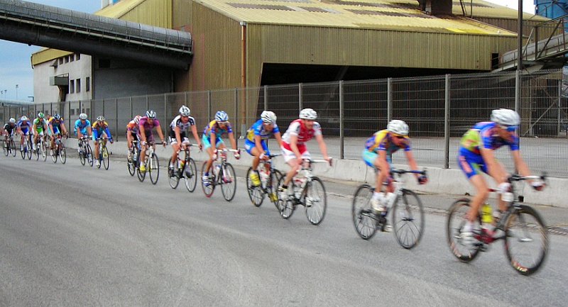 2011-08-05 41 GP Lorient Elite Peloton.JPG